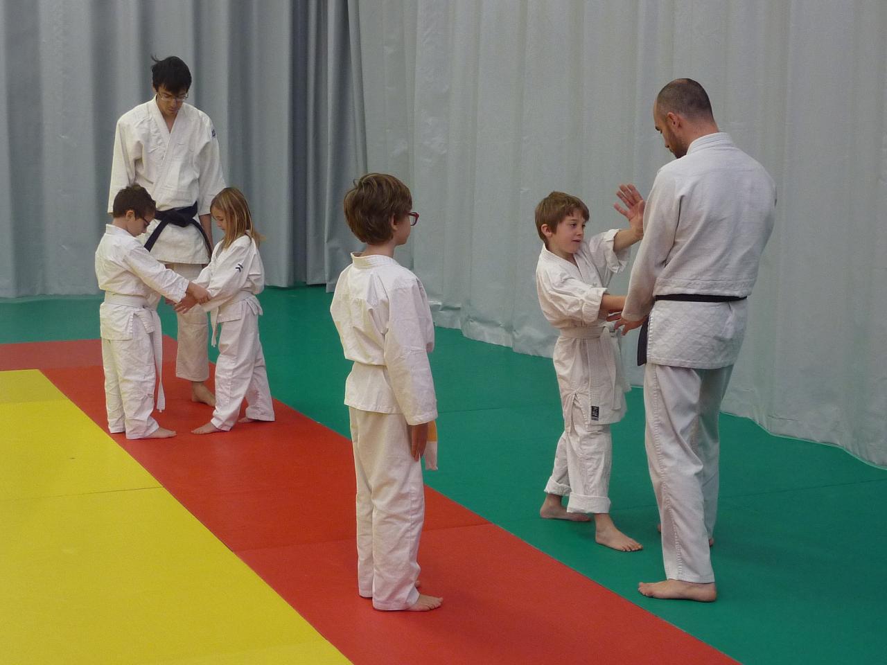 Cours 6-9 ans, étude kata debout, décembre 2017, Wa-Jutsu Villeneuvois